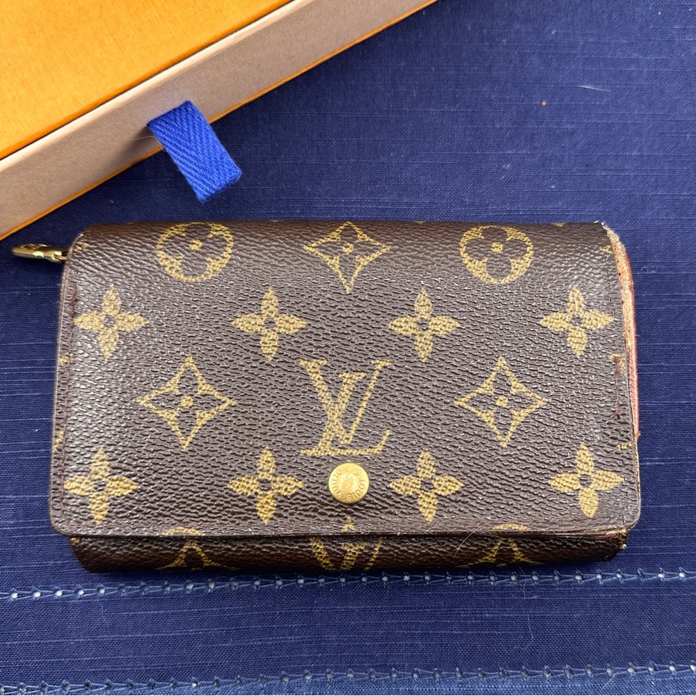 AUTHENTIC LOUIS VUITTON Monogram Porte-Monnaie Billets Tresor Wallet.
